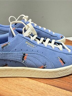 Puma Suede Tiny Bug Print Sneakers 
Size 6C or Womens 8